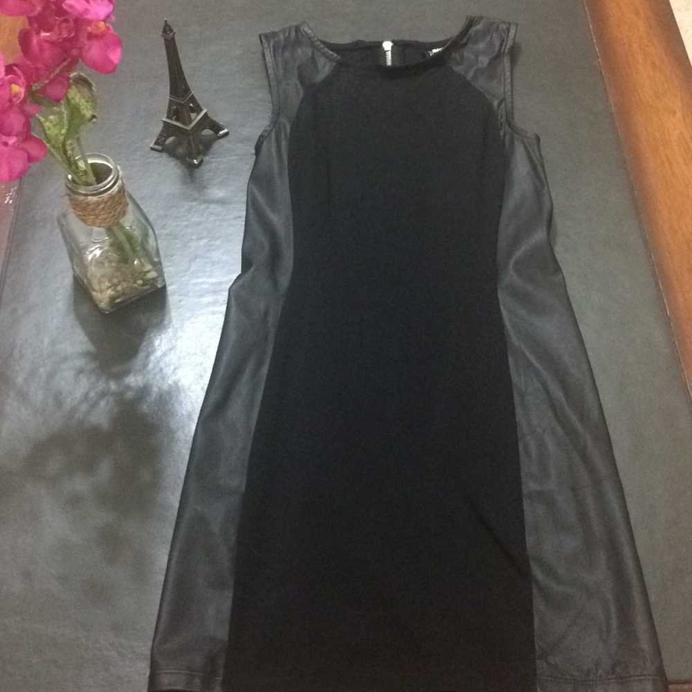 Sleeveless mini LBD.